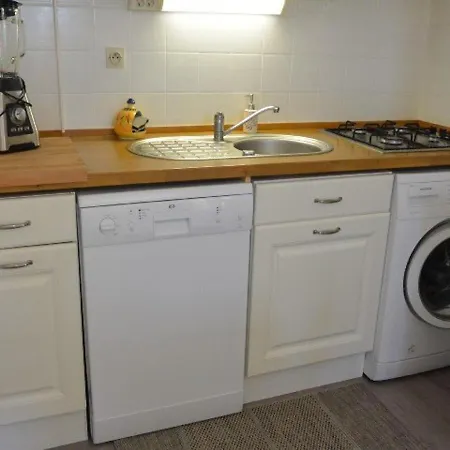 Mitoyenne T3 Avec Piscine Et Parking - Fr-1-607-49