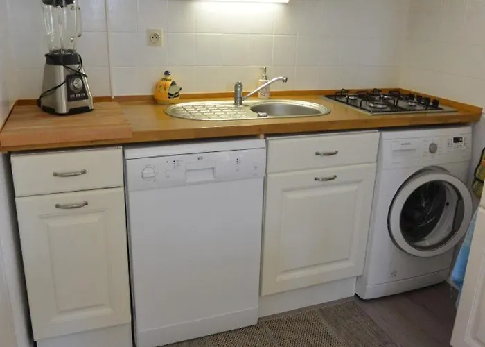 Mitoyenne T3 Avec Piscine Et Parking - Fr-1-607-49