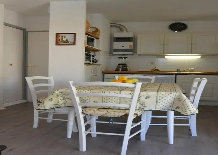 Mitoyenne T3 Avec Piscine Et Parking - Fr-1-607-49 Agde