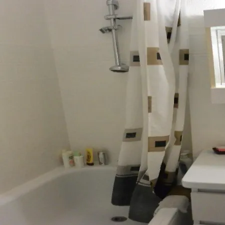 Mitoyenne T3 Avec Piscine Et Parking - Fr-1-607-49 Dom wakacyjny *