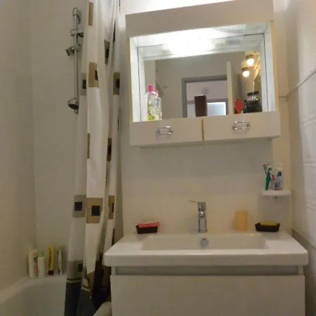 Mitoyenne T3 Avec Piscine Et Parking - Fr-1-607-49 * Agde