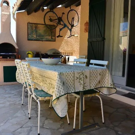 Vakantiehuis Mitoyenne T3 Avec Piscine Et Parking - Fr-1-607-49 Agde