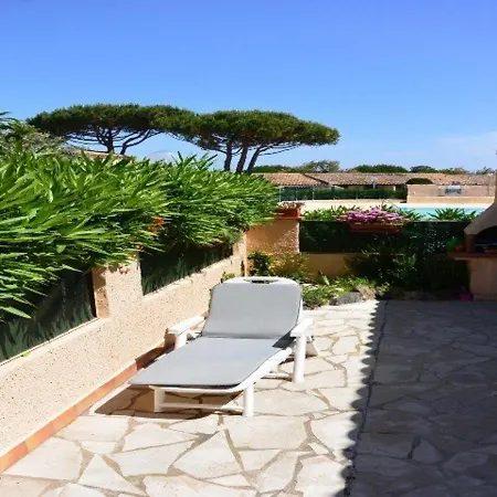 Vakantiehuis Mitoyenne T3 Avec Piscine Et Parking - Fr-1-607-49