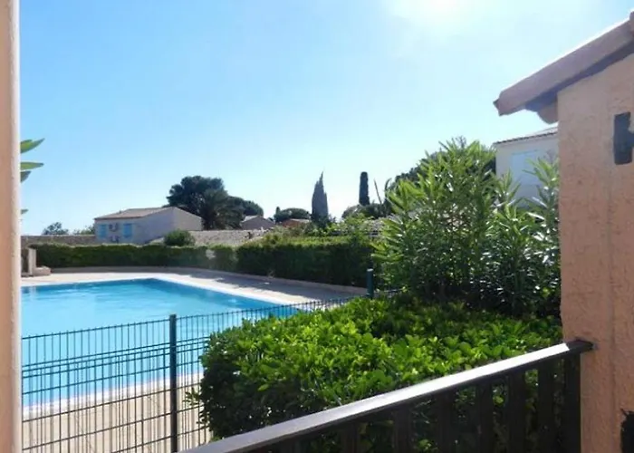 Holiday home Mitoyenne T3 Avec Piscine Et Parking - Fr-1-607-49 Agde